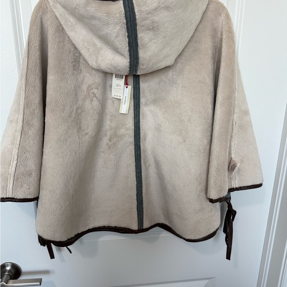 Anthropologie Gray and Cream Hooded Cape - Picture 4 of 13